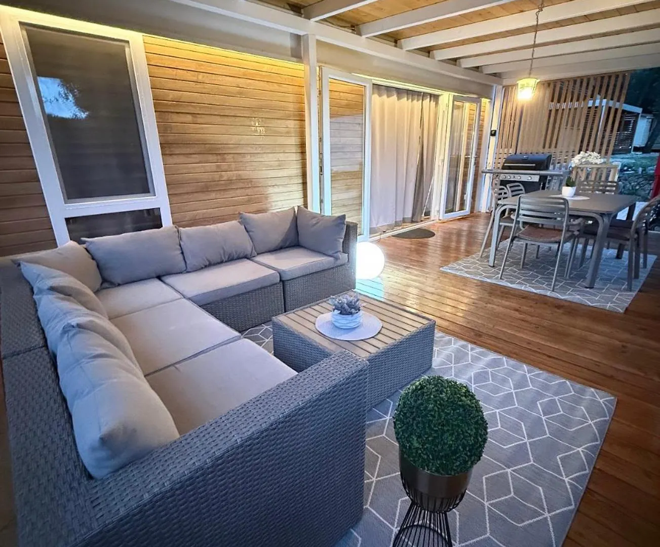 Mobile Home Loren Biograd Na Moru